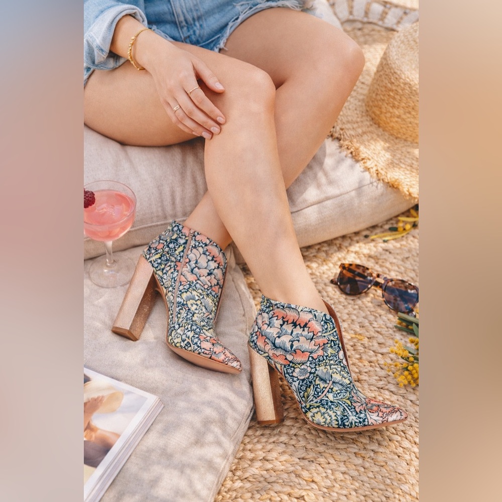Just Cavalli floral booties size 6.5 EUC
